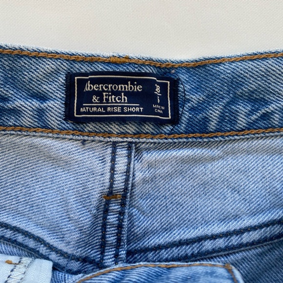 Abercrombie and Fitch natural rise denim shorts, size 6 - Picture 4 of 4